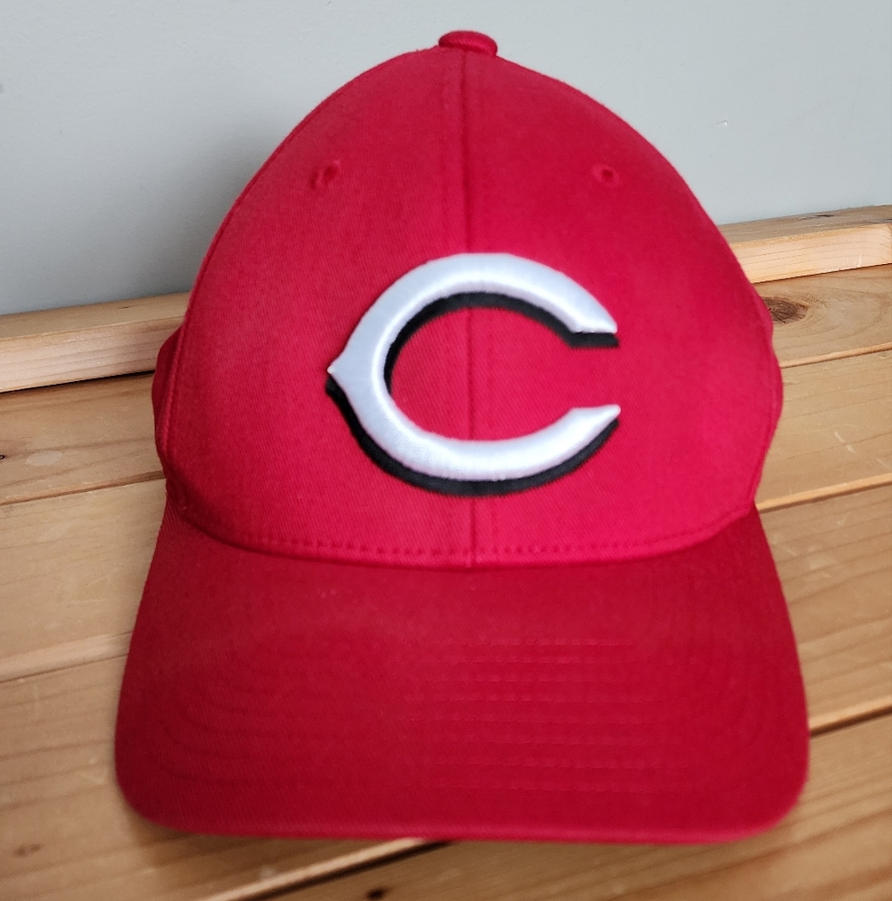 Cincinnati Red Flexfit Baseball Cap Size S-M